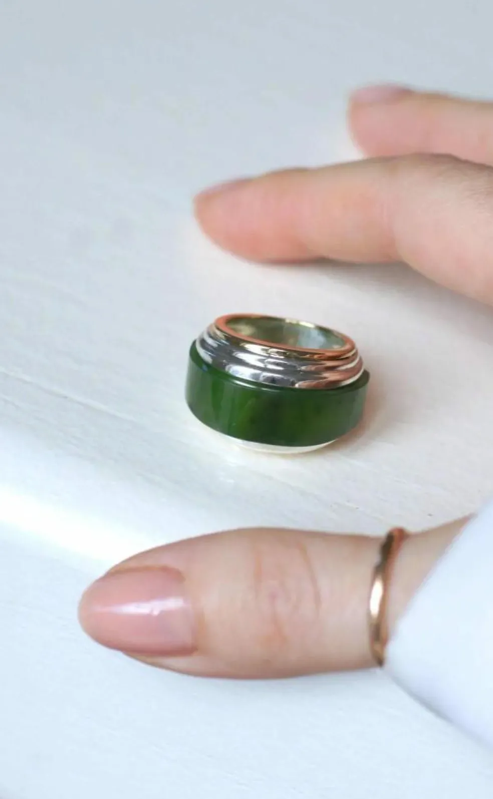 Bague puiforcat par andré vassort jade sur or jaune et argent