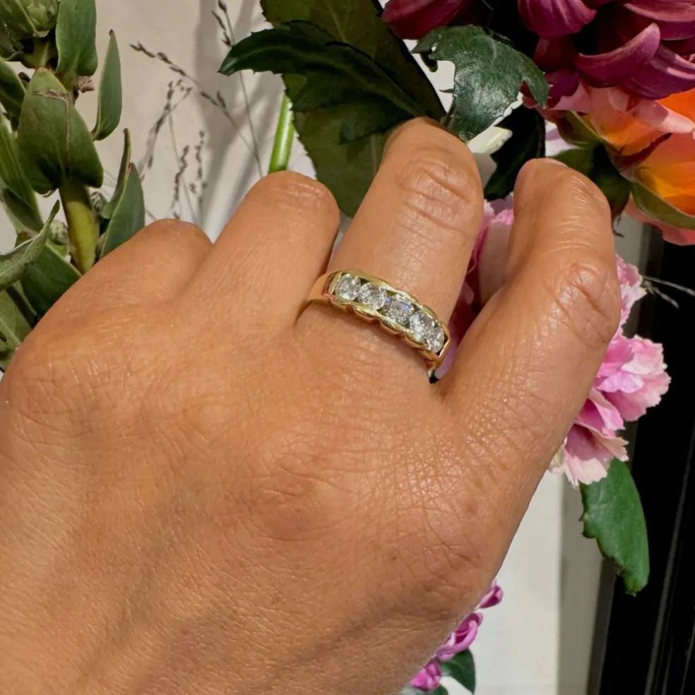 Bague rangée de diamants en or jaune