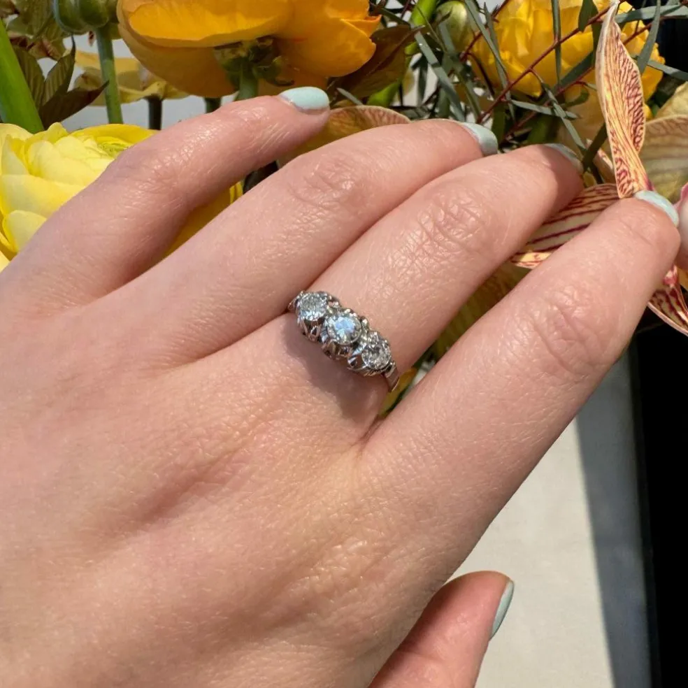 Bague rangée de diamants en platine