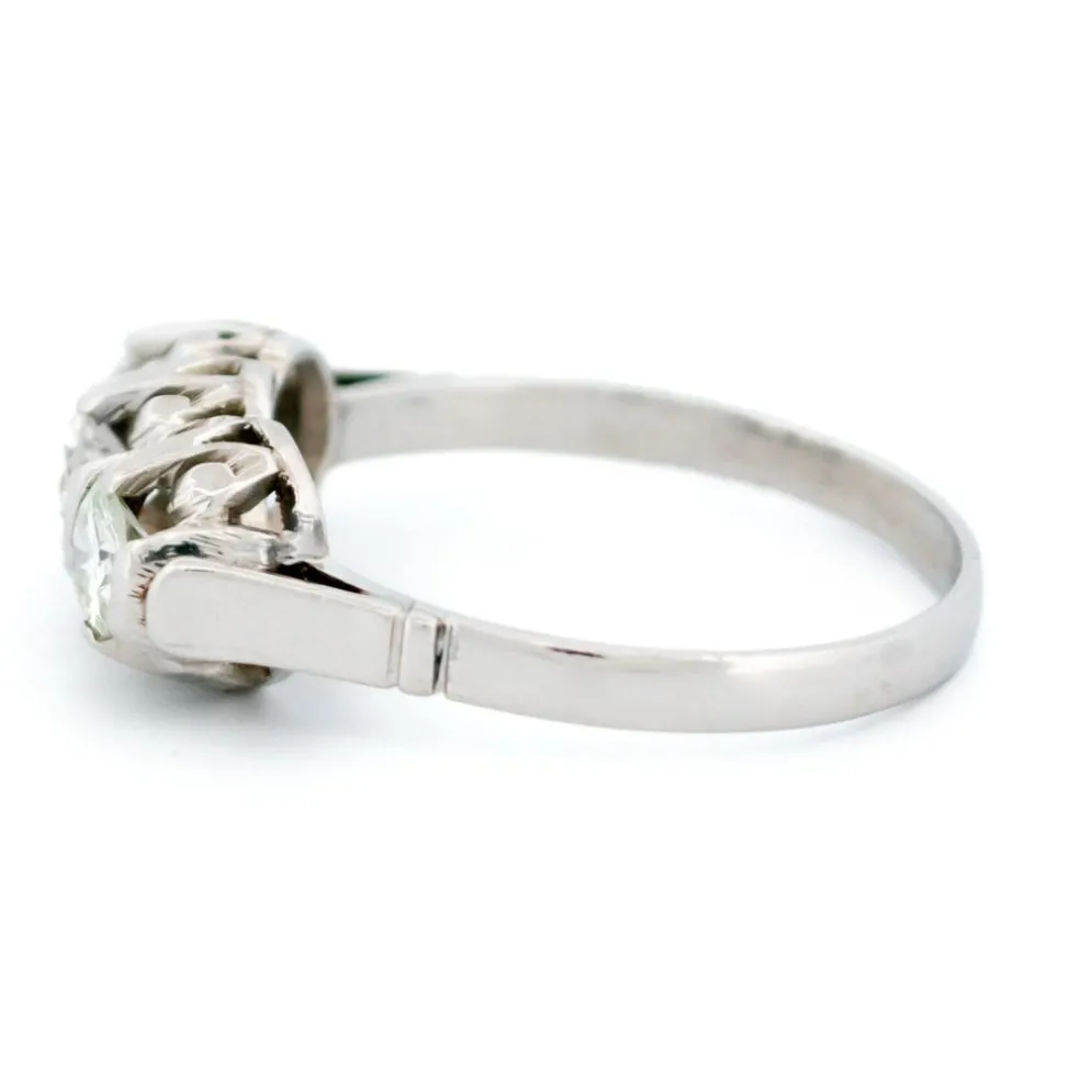 Bague rangée de diamants en platine