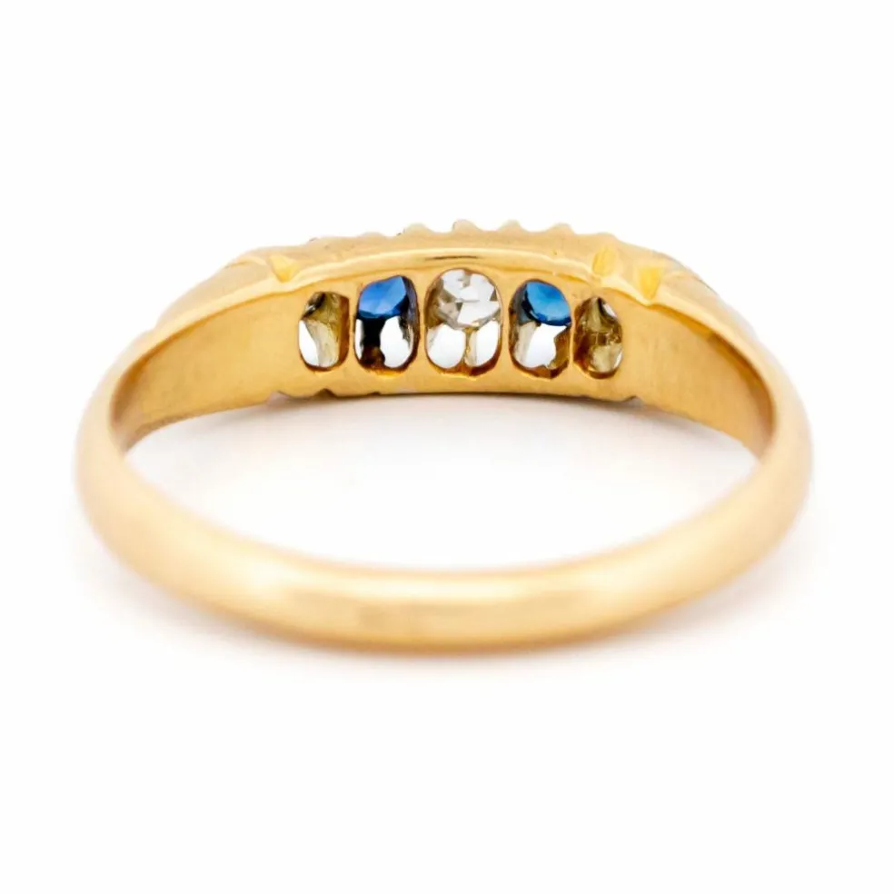Bague rangée de diamants et saphirs