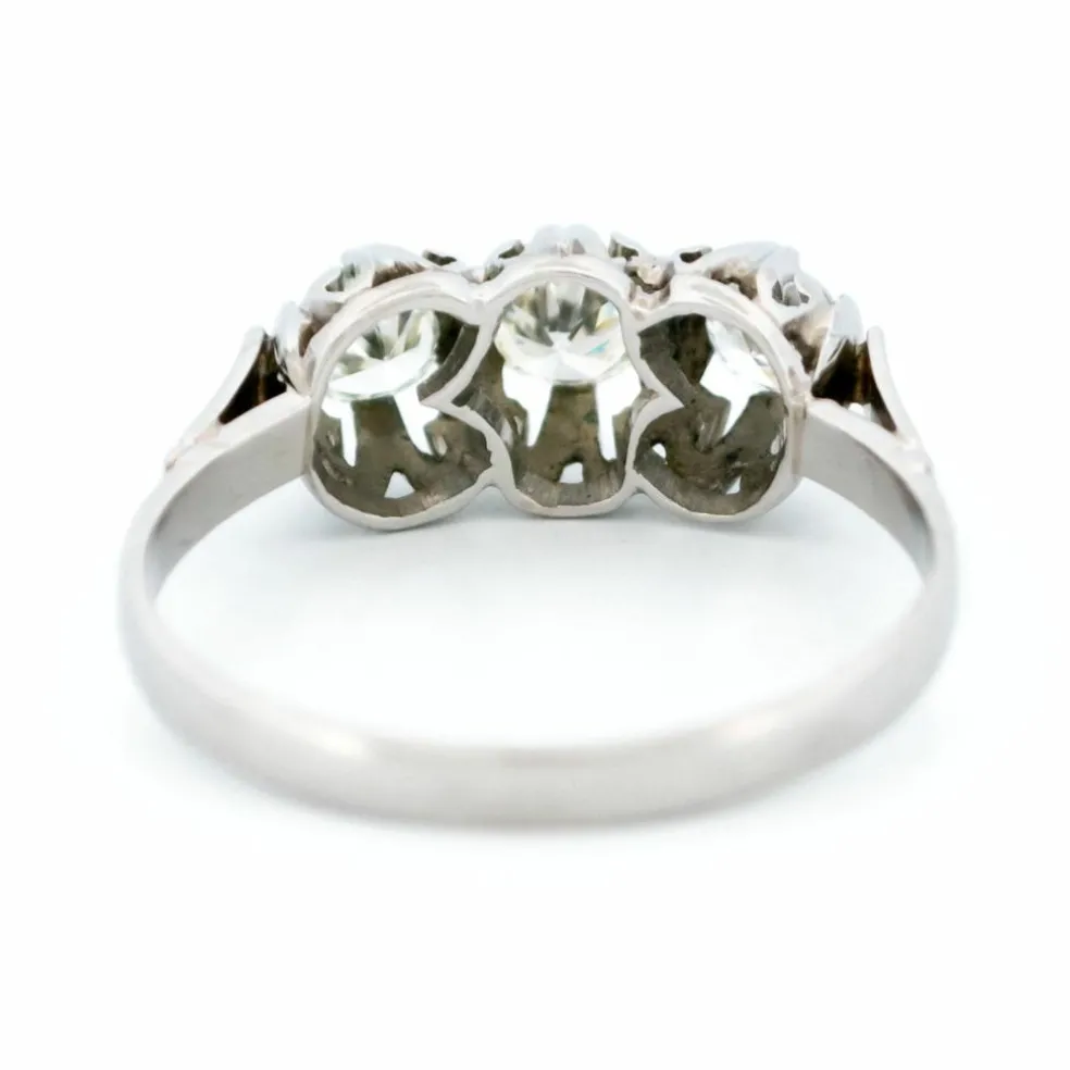 Bague rangée de diamants en platine