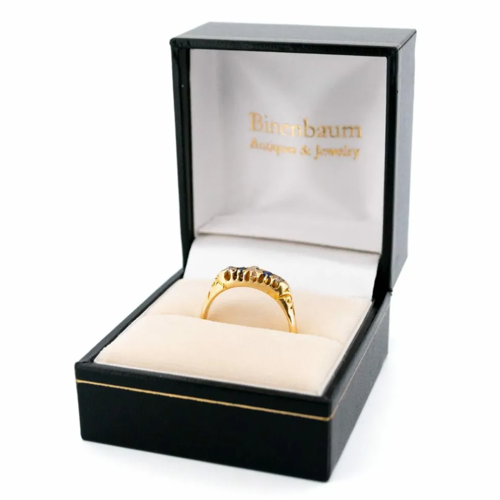 Bague rangée de diamants et saphirs