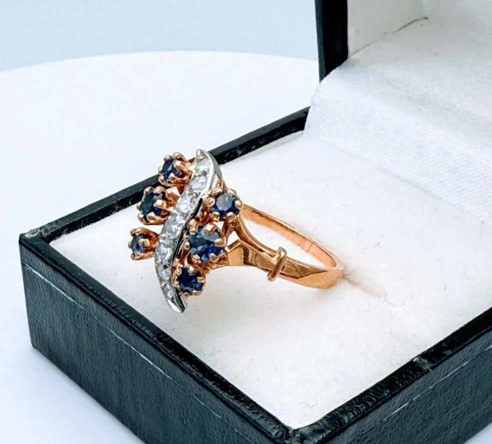 Bague retro en or jaune et platine sertie de saphir et diamant
