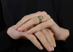 Bague retro émeraudes tailles calibrées, cabochons et diamants