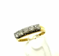 Bague Rivière des années 1930 en or jaune, diamants "vieilles européennes"
