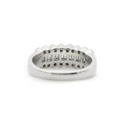 Bague rivière en or blanc et diamants