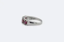 Bague rivière en or blanc avec grenats
