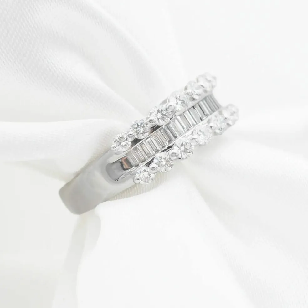 Bague rivière en or blanc et diamants