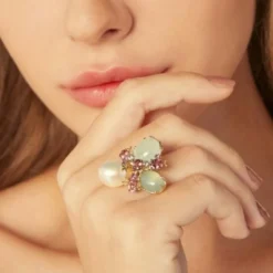Bague Romance Divine en or jaune, perle et calcédoines