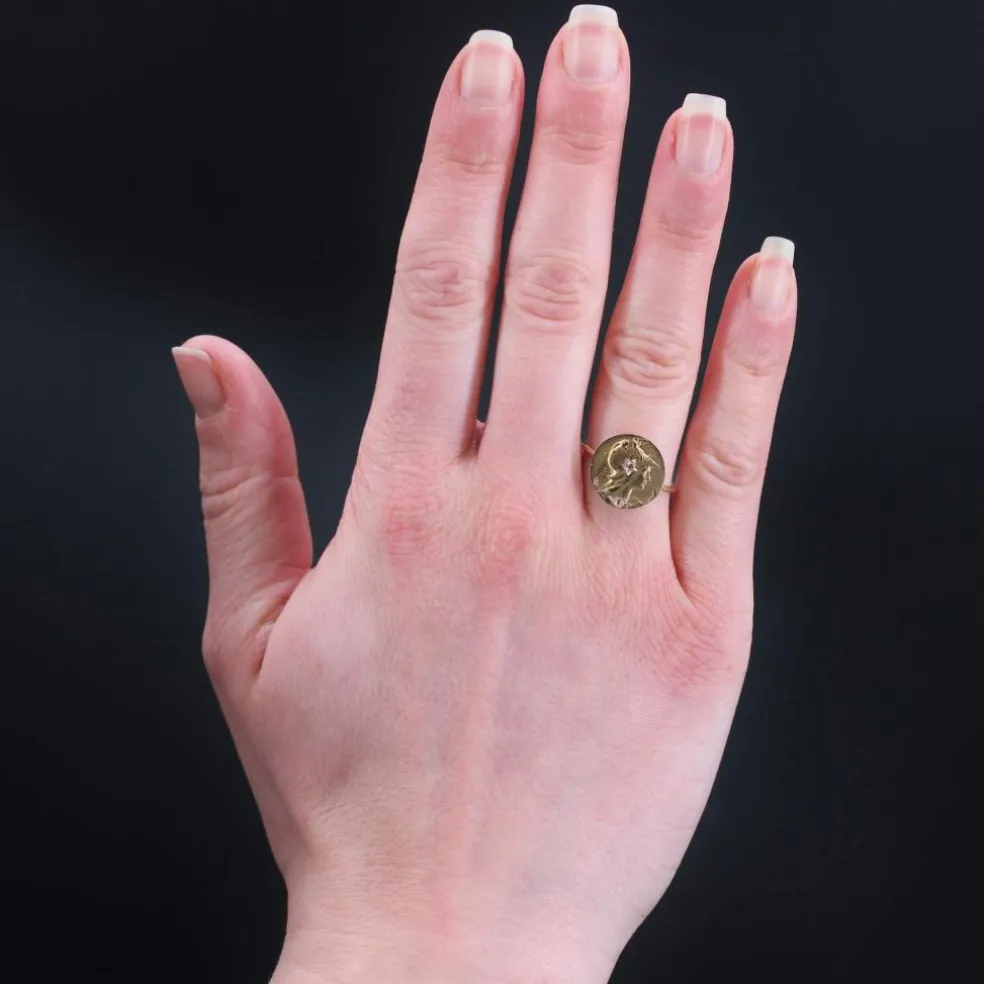 Bague ronde ancienne en or minerve diamantée