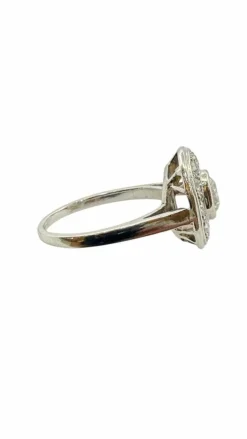 Bague ronde ancienne en platine et diamants