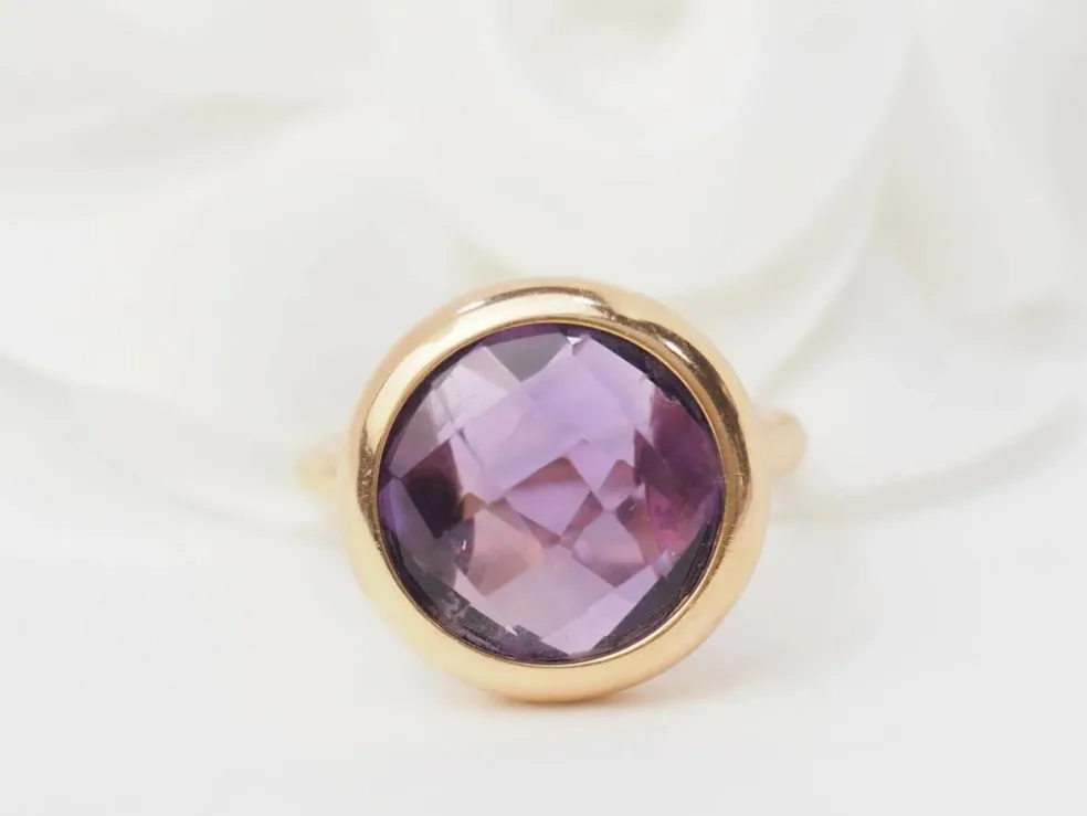 Bague ronde en or rose et améthyste façettée