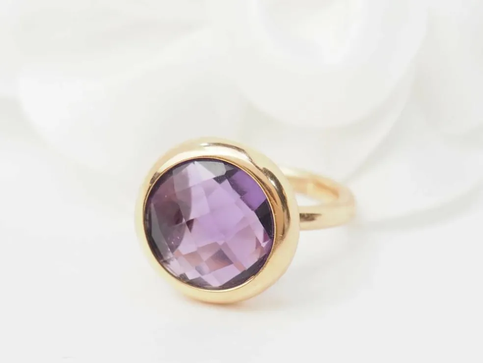 Bague ronde en or rose et améthyste façettée