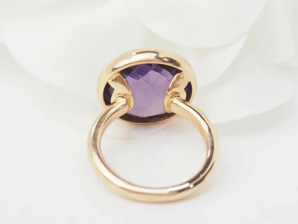 Bague ronde en or rose et améthyste façettée