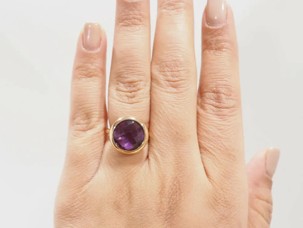 Bague ronde en or rose et améthyste façettée