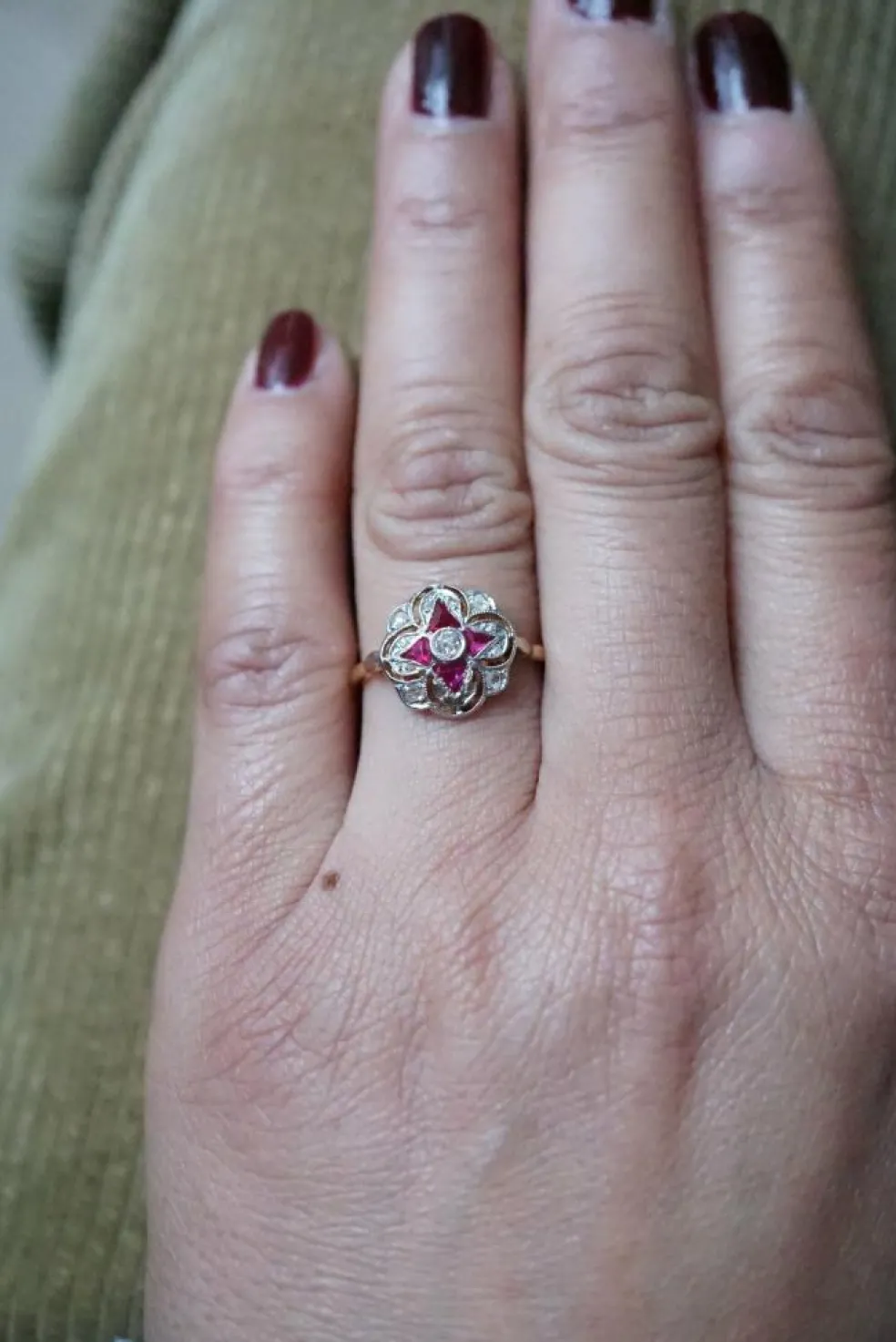 Bague rosace Art Déco 2 ors, diamants et rubis synthétiques