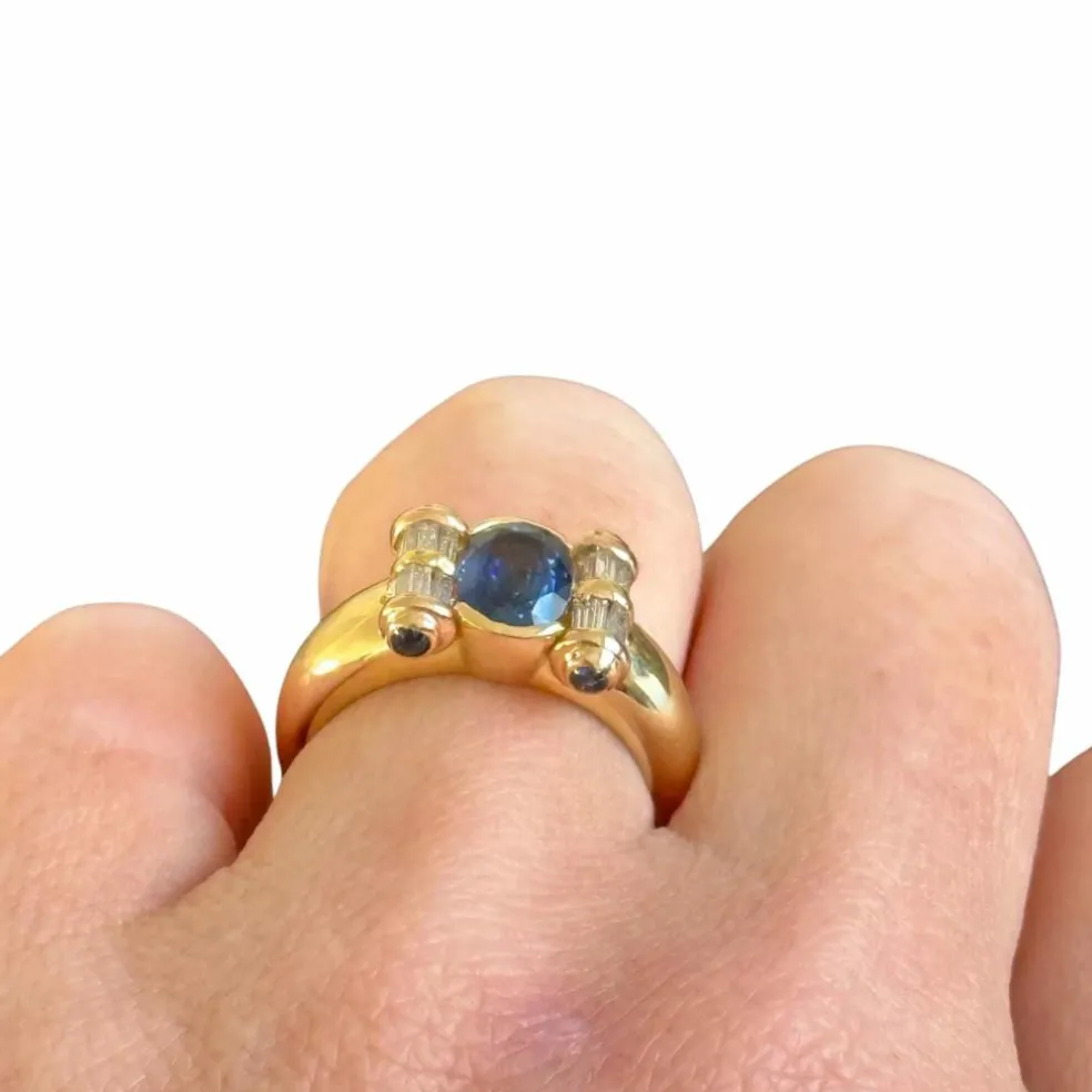 Bague rouleau or jaune saphirs et diamants
