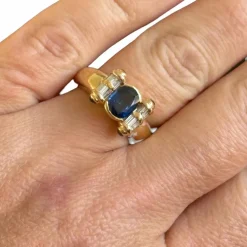Bague rouleau or jaune saphirs et diamants