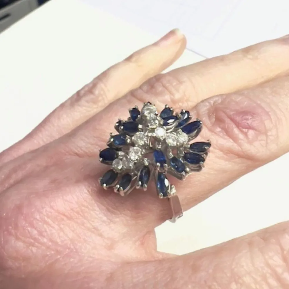 Bague rétro Or blanc Diamants Saphirs