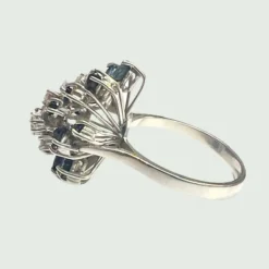 Bague rétro Or blanc Diamants Saphirs