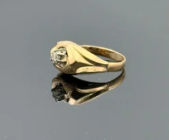 Bague rétro or jaune sertie d'un diamant