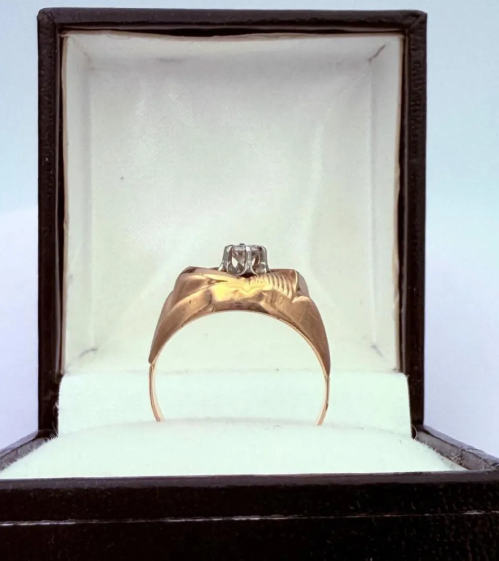 Bague rétro or jaune sertie d'un diamant