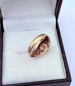 Bague rétro or jaune sertie d'un diamant