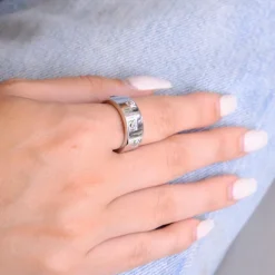 Bague ruban diamants et or blanc