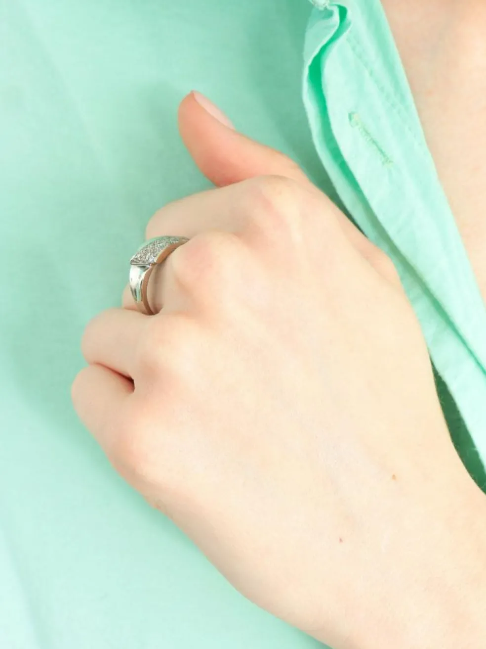 BAGUE "RUBAN" OR & DIAMANTS