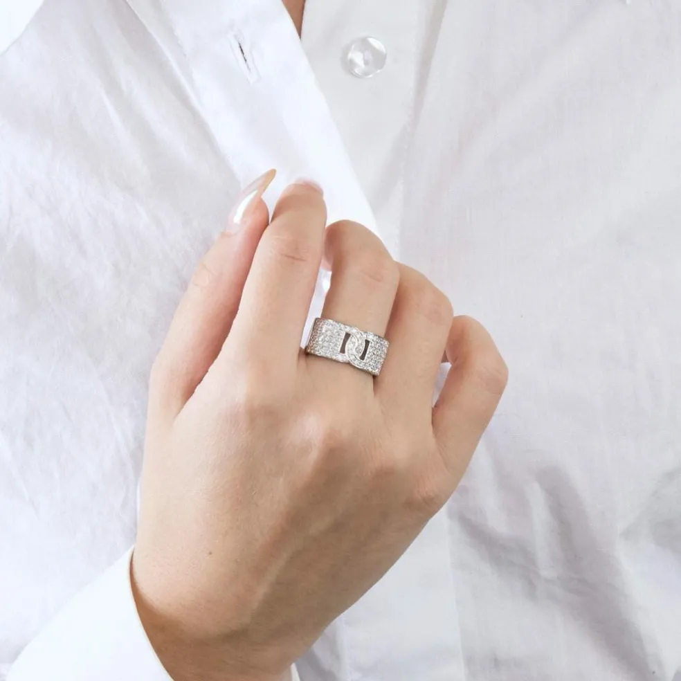 Bague ruban or blanc pavage diamants