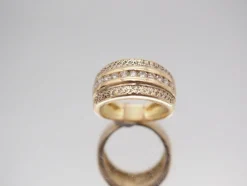 Bague ruban or jaune, triple rangée diamants