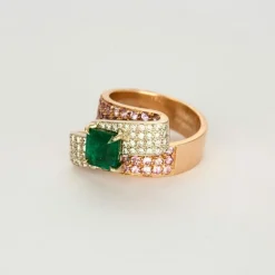 Bague ruban or rose, émeraude et saphirs roses
