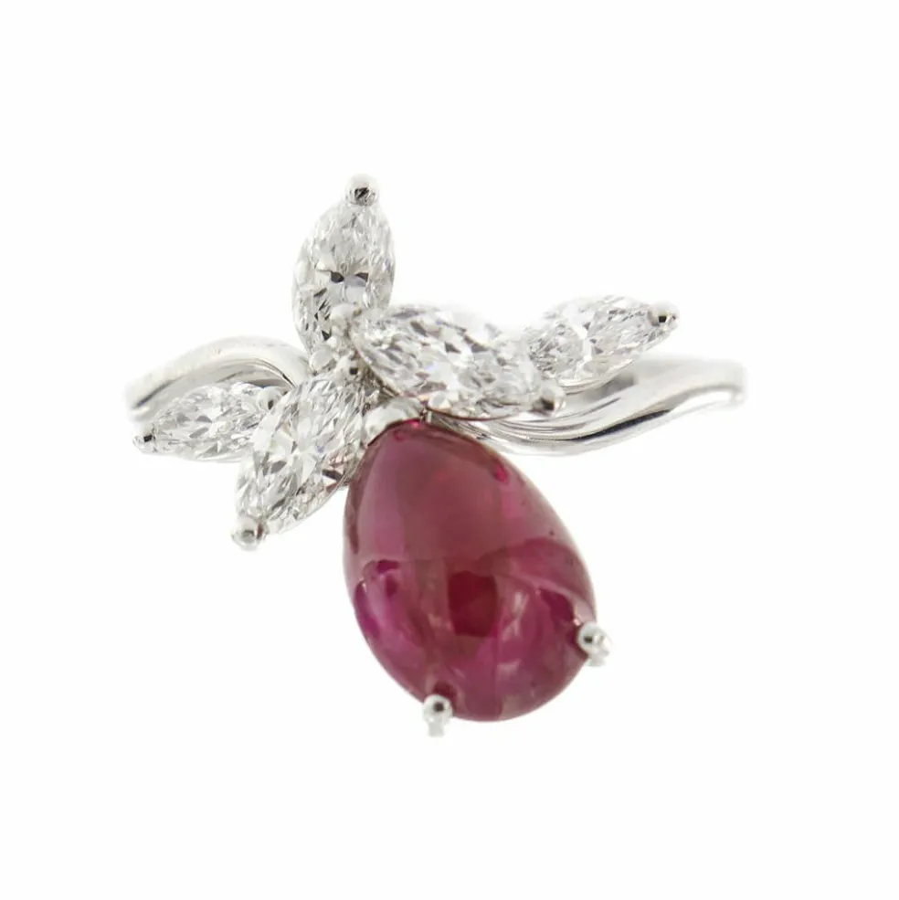 Bague rubis cabochon et diamants
