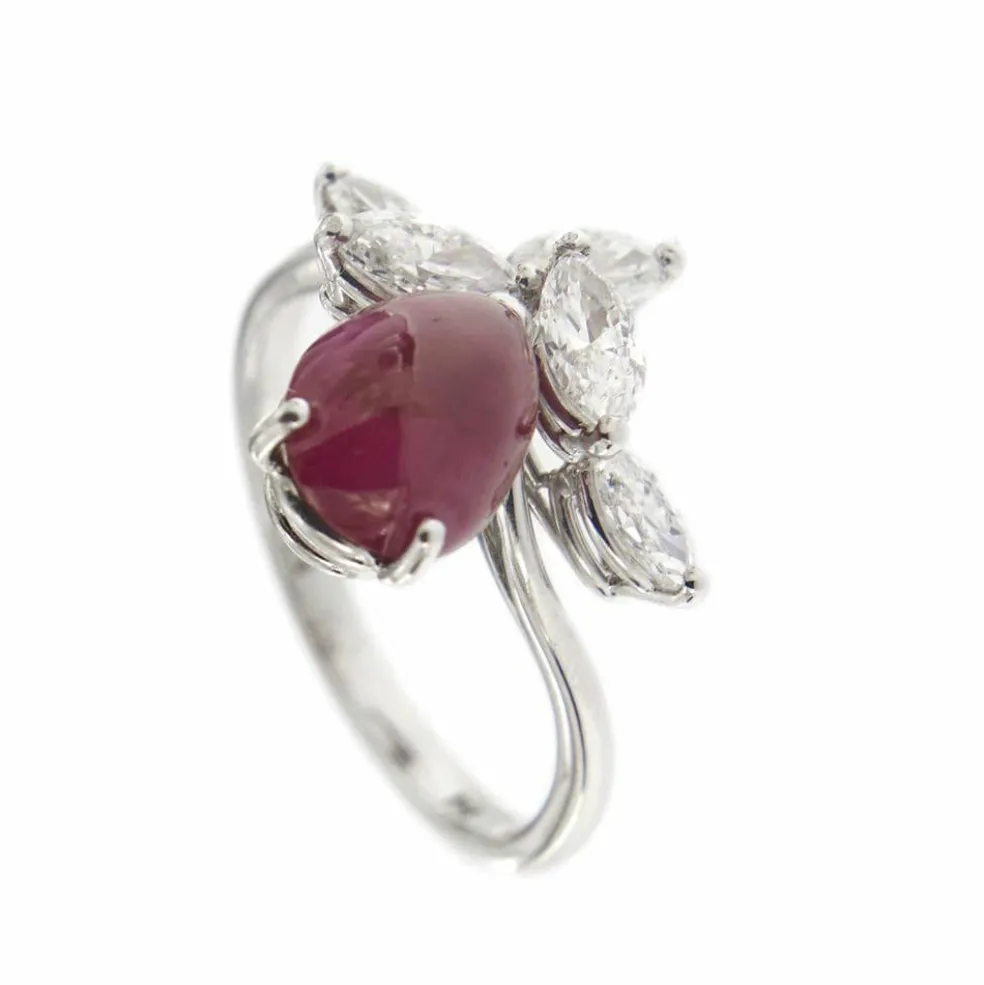Bague rubis cabochon et diamants