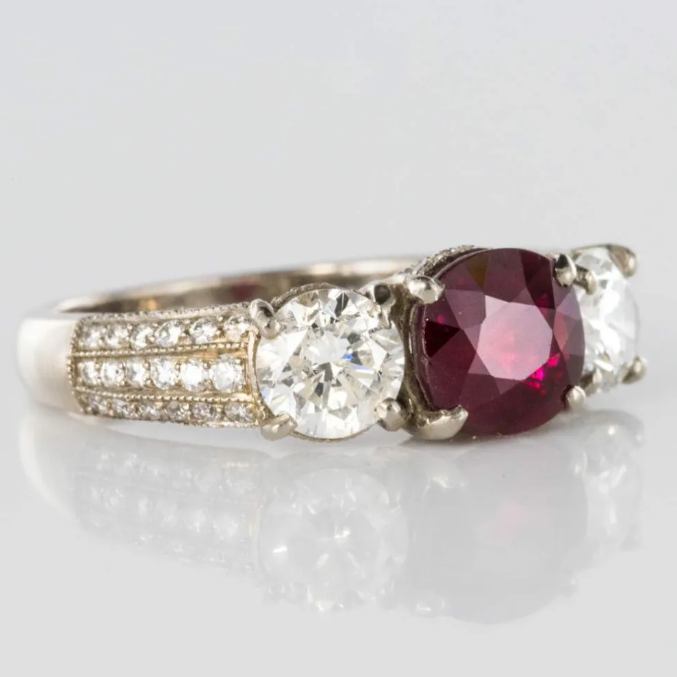 Bague Rubis, Diamants et pavage de diamants