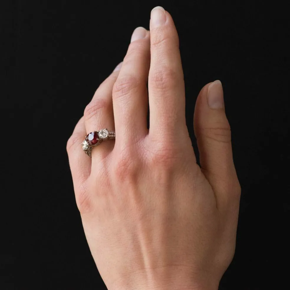 Bague Rubis, Diamants et pavage de diamants
