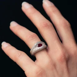 Bague Rubis et pavage de Diamants