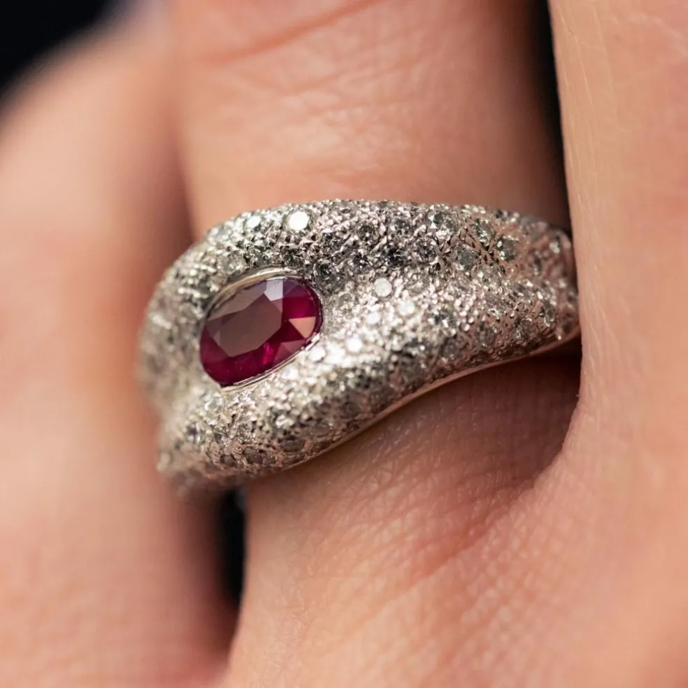 Bague Rubis et pavage de Diamants