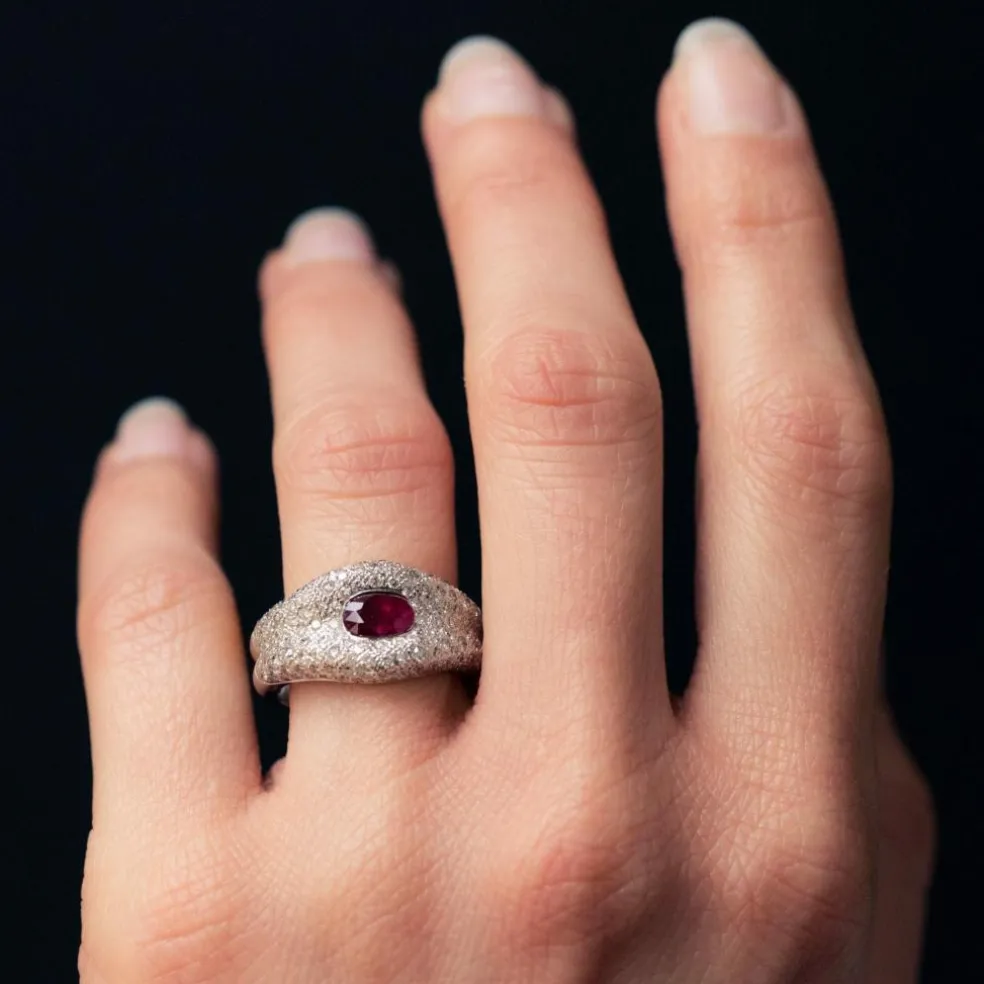 Bague Rubis et pavage de Diamants