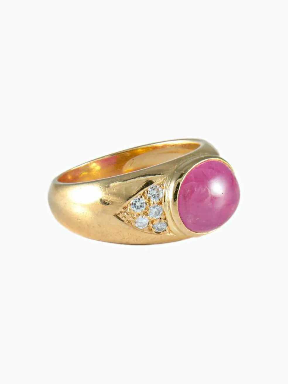 Bague rubis ovale cabochon suiffé or jaune