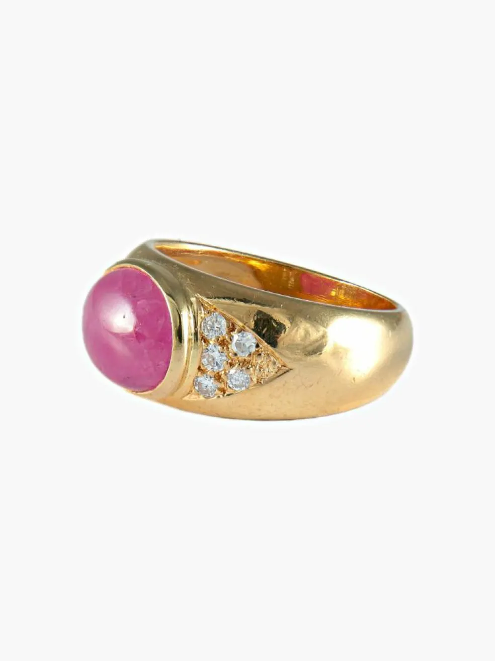 Bague rubis ovale cabochon suiffé or jaune