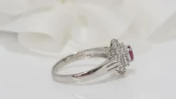 Bague rubis ovale certifié et diamants