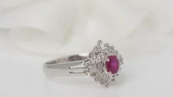 Bague rubis ovale certifié et diamants