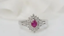 Bague rubis ovale certifié et diamants