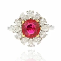 Bague rubis sang de pigeon et diamants taillés en poire