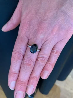 Bague Saphir 4.47 Carats Diamants Or Gris 18 Carats