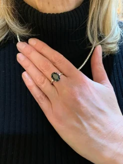 Bague Saphir 4.47 Carats Diamants Or Gris 18 Carats