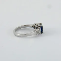 Bague Saphir coussin 1.49ct et Diamants