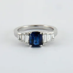 Bague Saphir coussin 1.49ct et Diamants